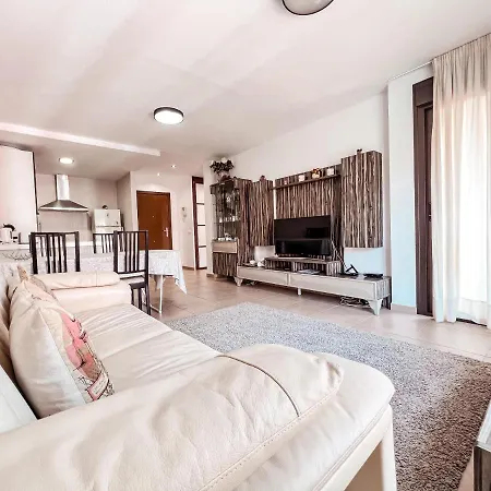 Apartment Beautiful 1 Bedroom In Mar, Pm101