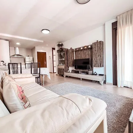 Apartmán Beautiful 1 Bedroom In Mar, Pm101